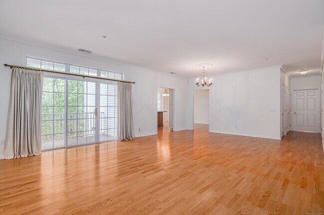 Building Photo - 82 Suzie Dr