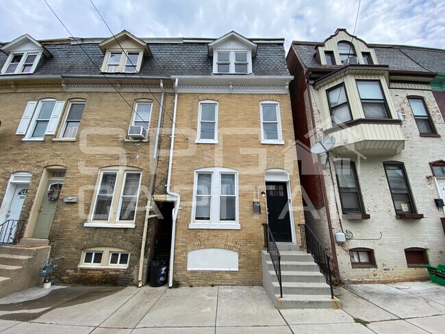 Primary Photo - 529 Walnut St