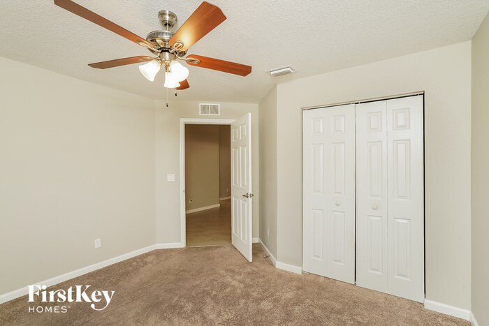 Building Photo - 271 SW Ridgecrest Dr