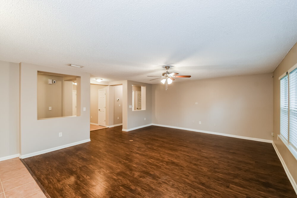 Building Photo - 2427 Brian Lakes Dr E