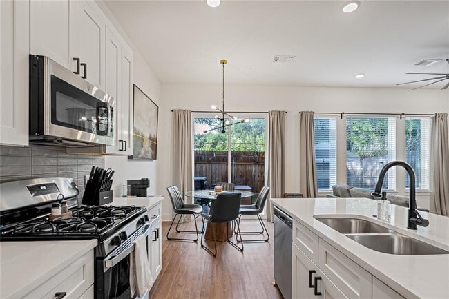 Building Photo - 1811 Webberville Rd