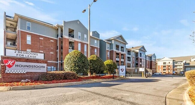 Building Photo - Furnished 3 bed, 3 bath Houndstooth Condo available Fall 26