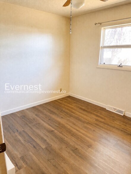 Building Photo - 928 Timber Ln