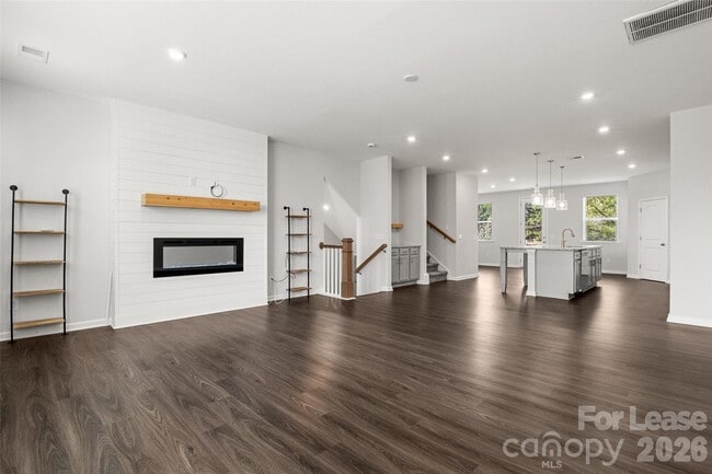 Building Photo - 6985 Waterstone Dr