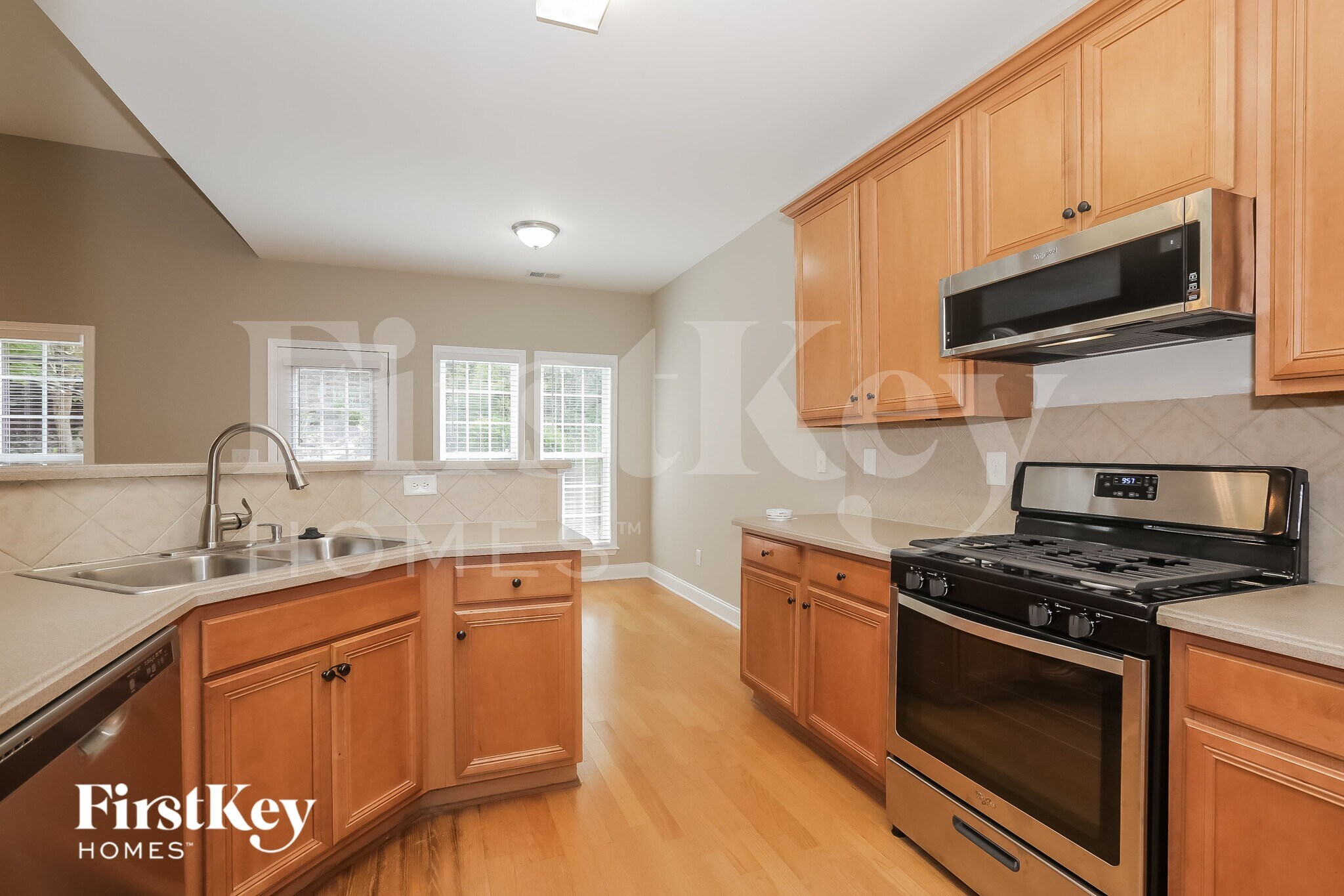 Building Photo - 495 Roland Manor Dr