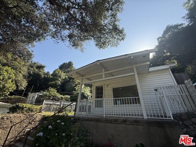 Primary Photo - 1733 N Beverly Glen Blvd