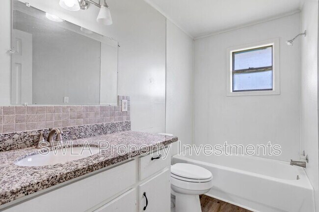 Building Photo - 732 Murbelle Rd