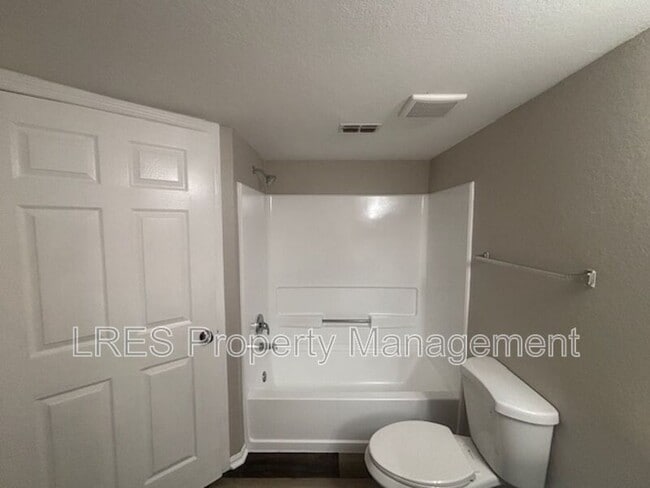 Building Photo - 5148 Park Central Dr