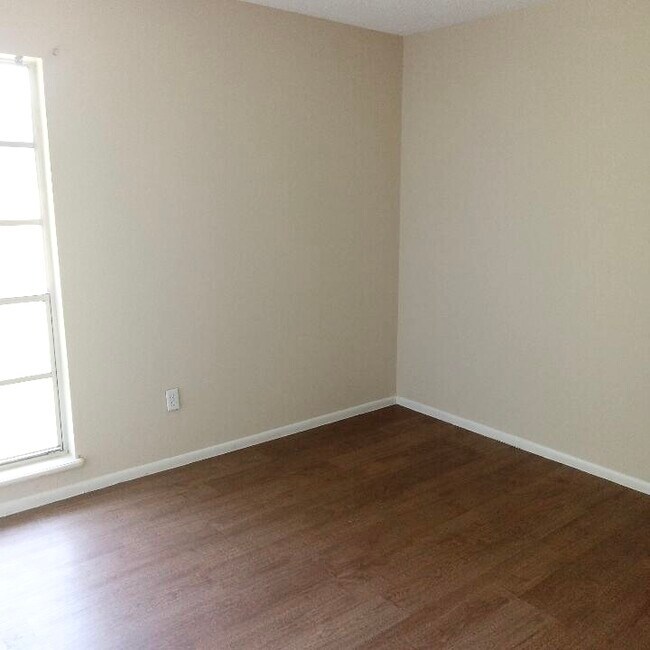 Building Photo - 5370 SE 30th Pl