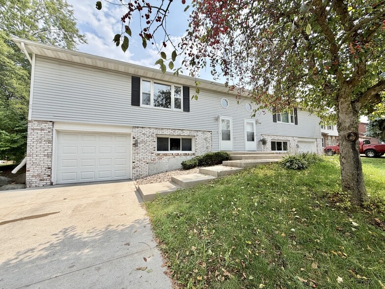 Building Photo - 2658 Chesapeake Dr