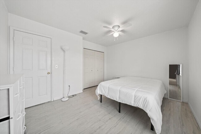 Building Photo - 701 Elmont St NW