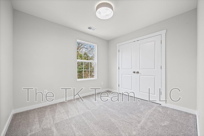 Building Photo - 1914 White St