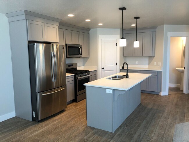 Building Photo - AMAZING HOME IN SOUGHT AFTER EXCHANGE DEVELOPMENT W/ 2 CAR GARAGE