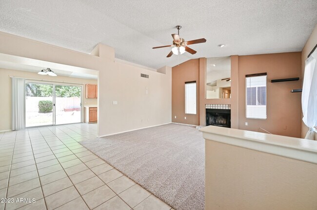 Building Photo - 6830 E Paradise Ln