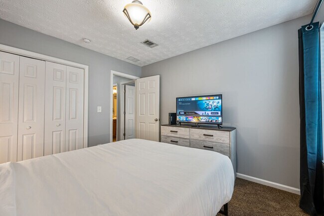 Building Photo - 20 Larkspur Avenue