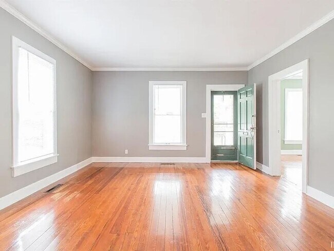 Building Photo - 2 Blocks from Campus - 3BR Move in ready now for August 2026!