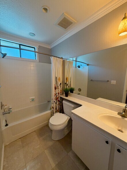 Building Photo - 34736 Tuxedo Cmn