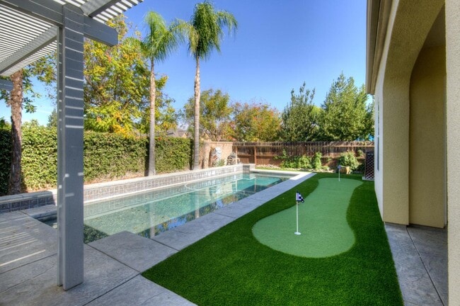 Building Photo - 1087 Loyola Ave