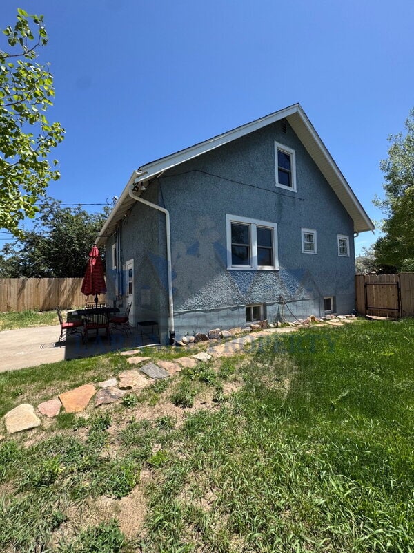 Building Photo - 1011 E Gibbon St