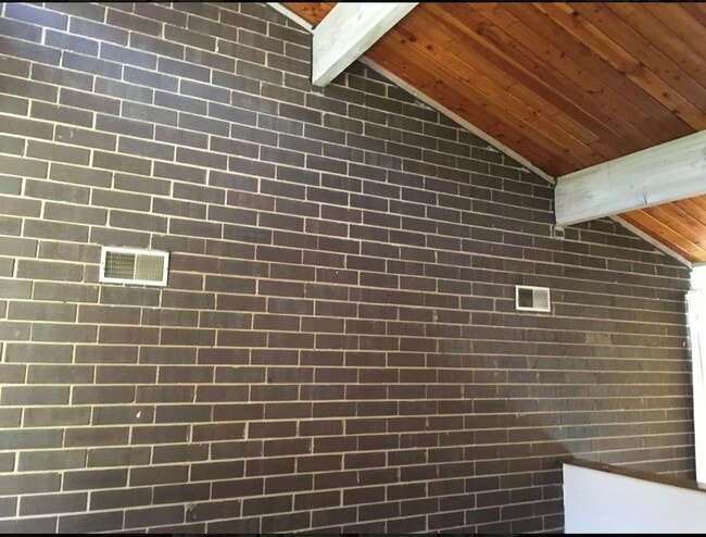 Building Photo - 2111 Penguin Ave