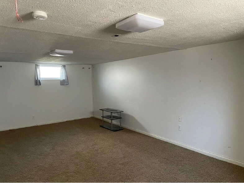 Building Photo - 206 Staebler Ave