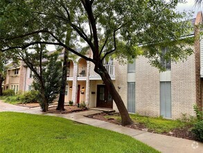 Building Photo - 10730 Briar Forest Dr