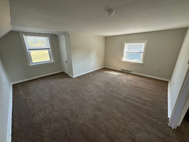 Building Photo - DELHI - Adorable 3bed 2ba brick cape cod