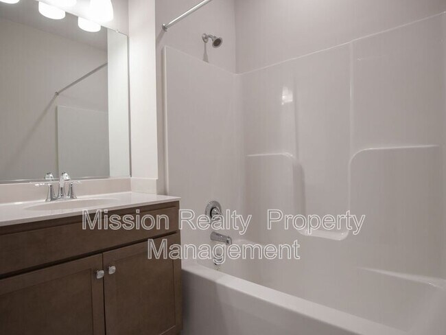 Building Photo - 1724 Old Brick Rd