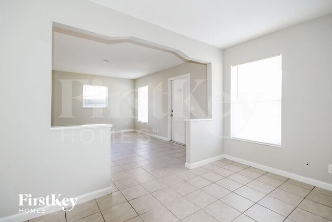 Building Photo - 3217 Deerfield Dr