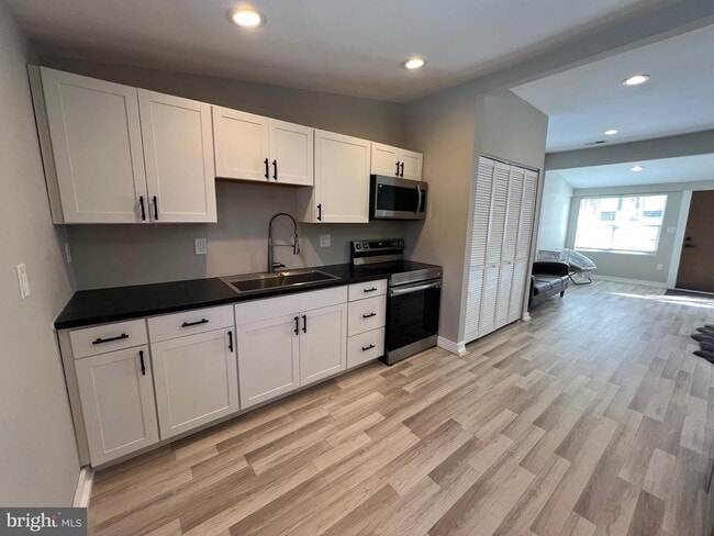 Building Photo - 33 Old US Hwy 1