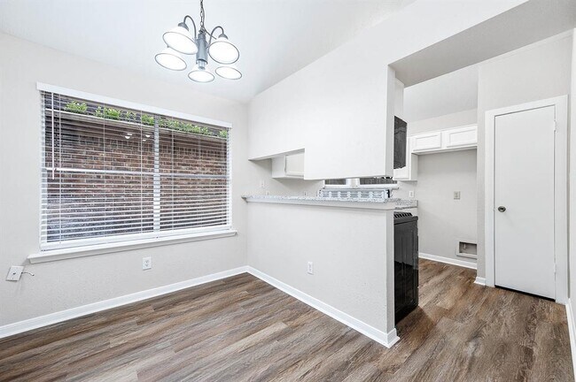 Building Photo - 103 Avocado St