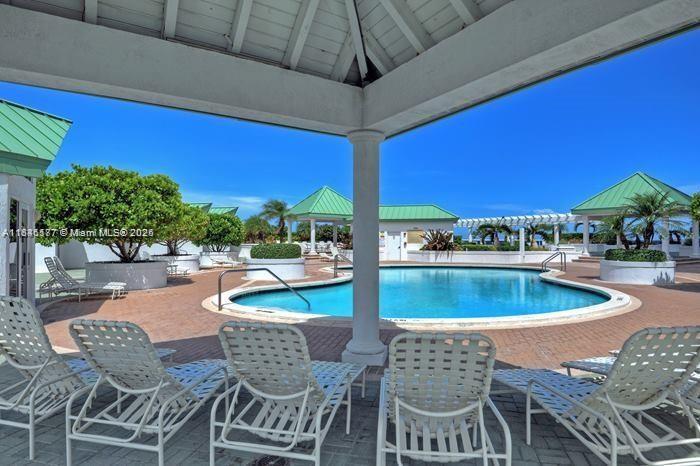 Building Photo - 16711 Collins Ave