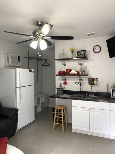 Building Photo - 621 Fairbanks St