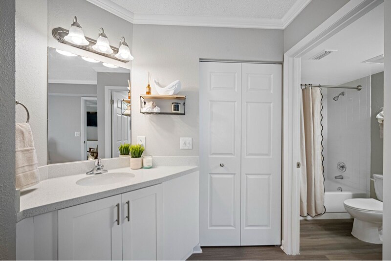 Building Photo - 2133 Polo Gardens Dr