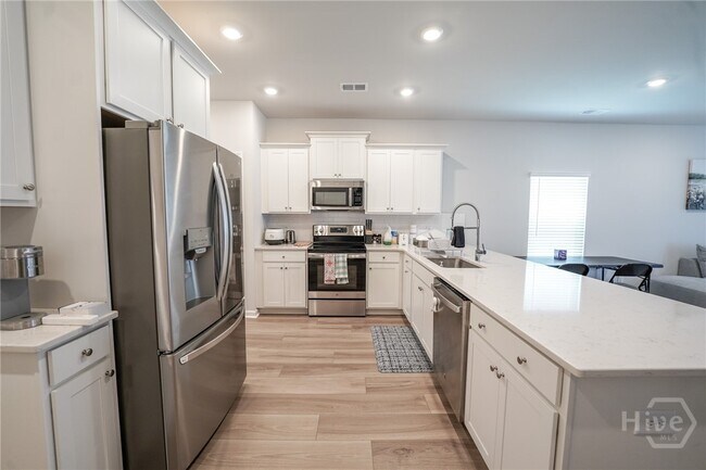 Building Photo - 109 Binscombe Ln