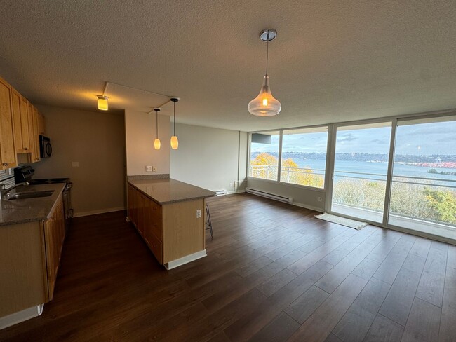 Primary Photo - Open Concept Water View Condo - Stadium Di...