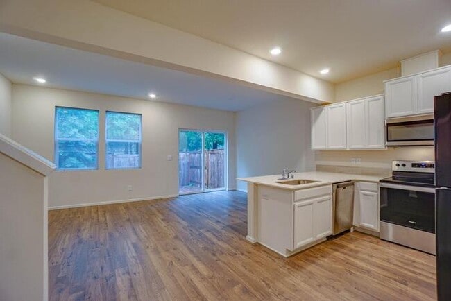 Building Photo - 5824 NE 80th Ct