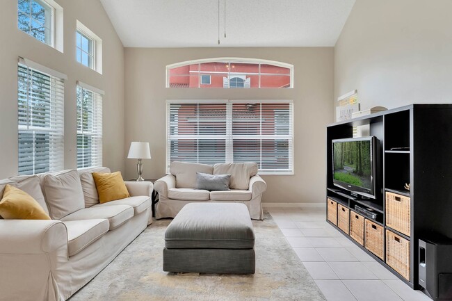 Building Photo - Gorgeous 4-Bedroom, 4-Bathroom Home in Kis...