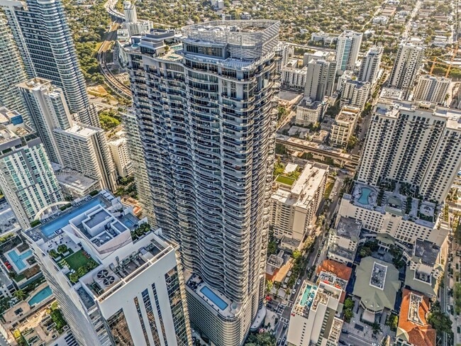 Building Photo - 1000 Brickell Plaza