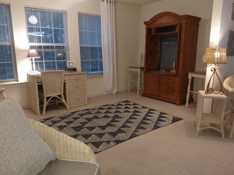 Building Photo - 4384 Daphne Ln