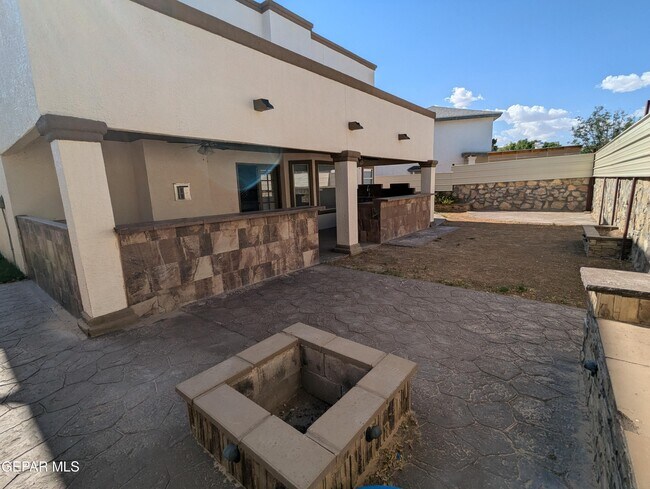 Building Photo - 636 Paseo De Flor Cir