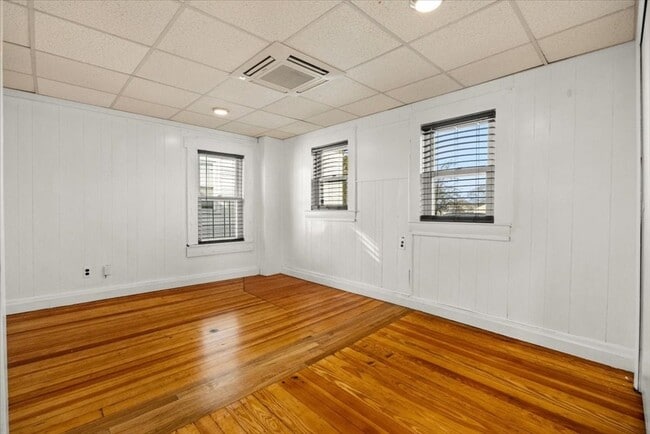 Building Photo - 154 Summit St