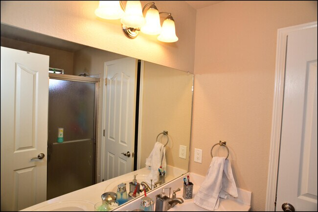 Building Photo - 6246 Viale Del Sol Ave