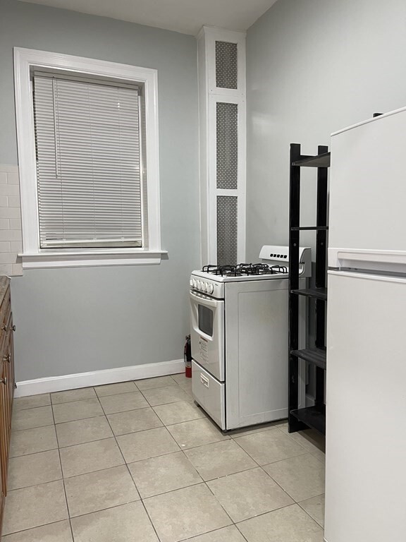 Building Photo - 86 Glenville Ave