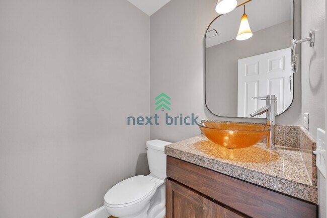 Building Photo - Beautiful Bellevue Single Family Home with 4 Beds + Bonus Room+ Den For Rent