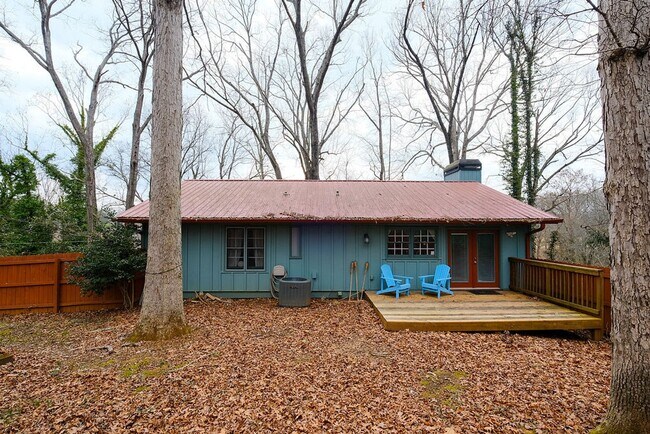 Building Photo - 15 White Street Extension