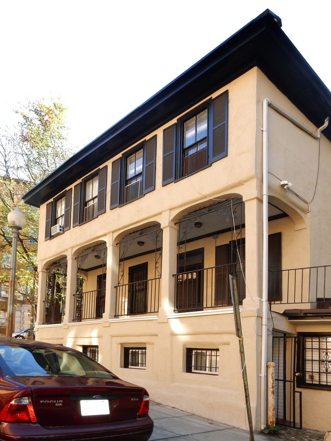 Building Photo - 2814 Quarry Rd NW
