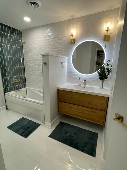 Building Photo - 936 W Madison St