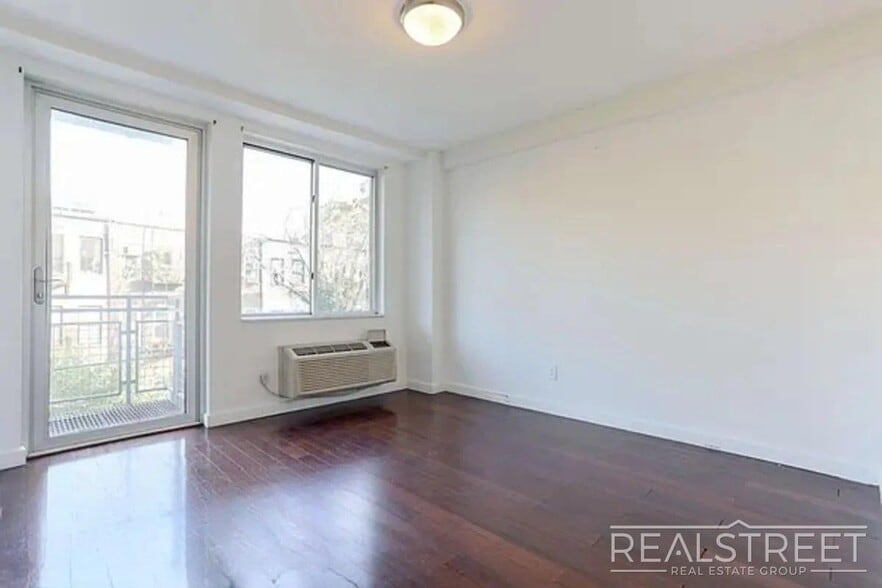 Building Photo - Flexible 1BR + Office or 2BR in Bushwick | Laundry & Two Rooftop Decks
