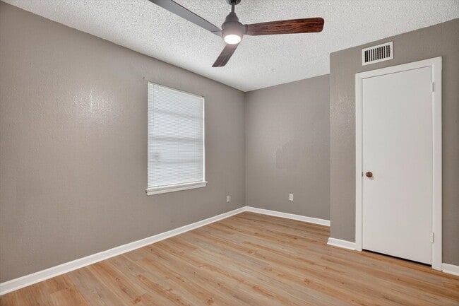 Building Photo - Move-In Ready Gem Near DFW Airport and Major Highways